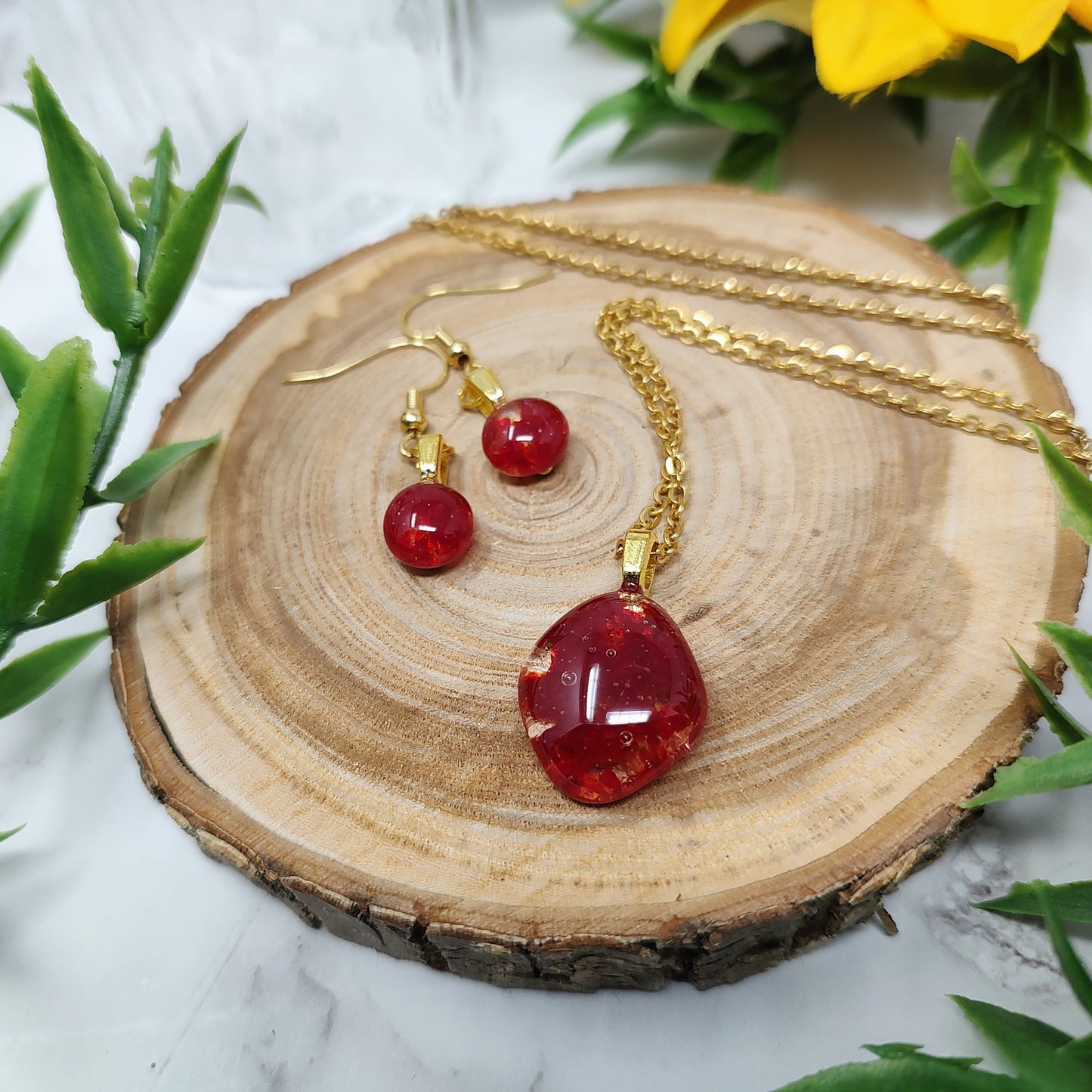 Apple Red Fused Glass Gold Jewelry Set – Diamond Shape Pendant