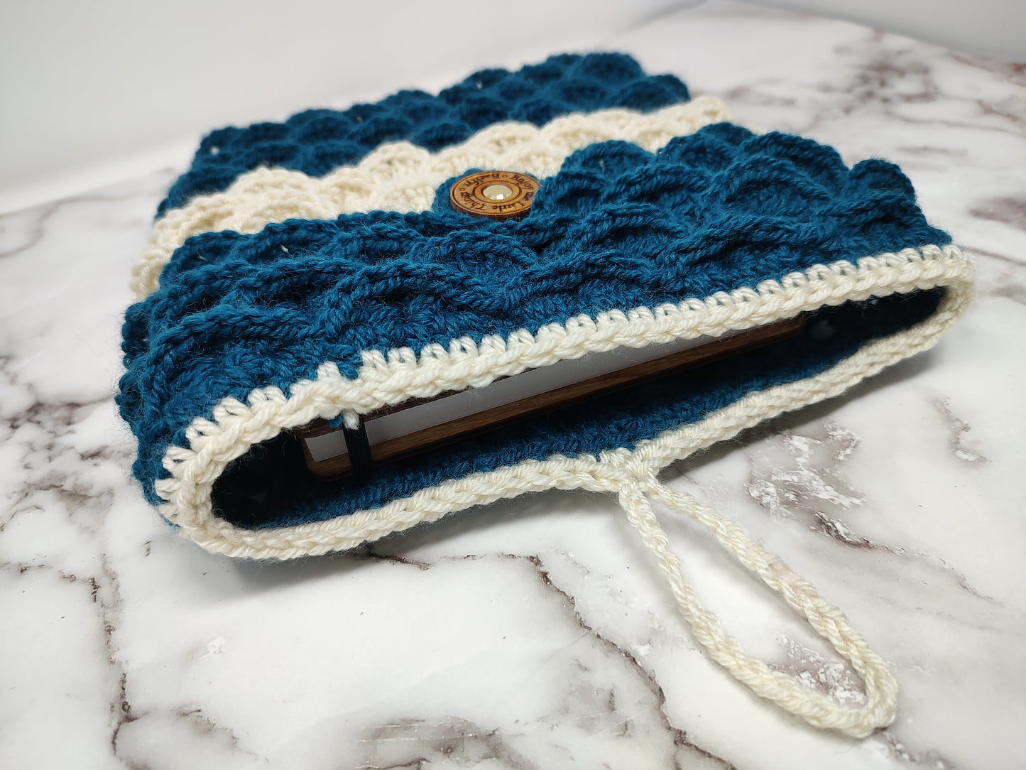 Vertical Blue and White Crocodile Stitch Crochet Book Sleeve